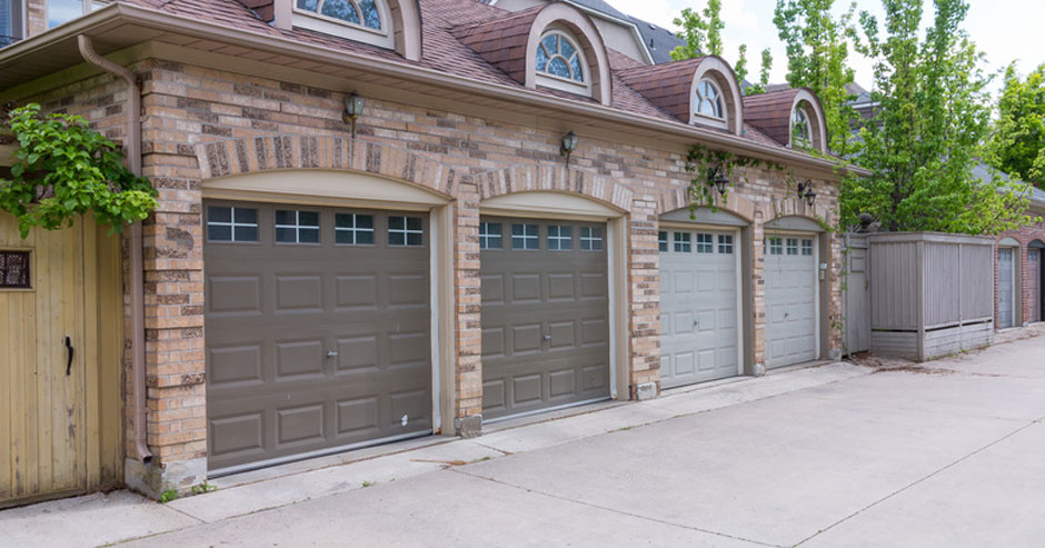 Broken garage door repair Rockville